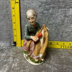 Vintage Original Arnart Creations Porcelain Figurine Old Lady Japan Simon Sez Auctions Tyler TX