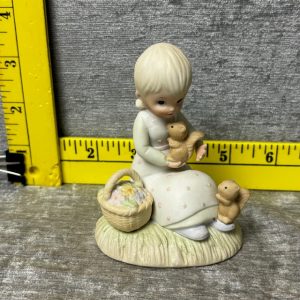 Vintage Lefton China Christopher Collection Girl W/ Squirrels Flower Basket Simon Sez Auctions Tyler TX
