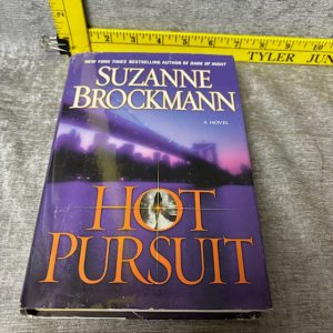 Hot Pursuit: A Novel by Suzanne Brockmann Hardcover Simon Sez Auctions Tyler TX