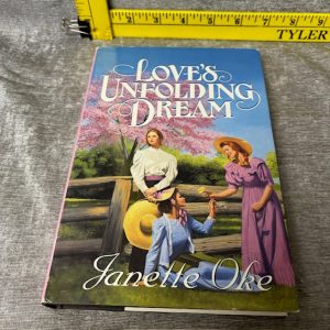 Love's Unfolding Dream Hardcover by Janette Oke Simon Sez Auctions Tyler TX