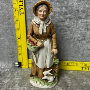 Vintage Home Interiors Old Woman w/ White Rabbit Ceramic Figurine 1409 Simon Sez Auctions Tyler TX